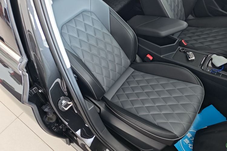 Used Volkswagen Sagitar 2023 300TSI DSG Excellence Edition Right Front Seat