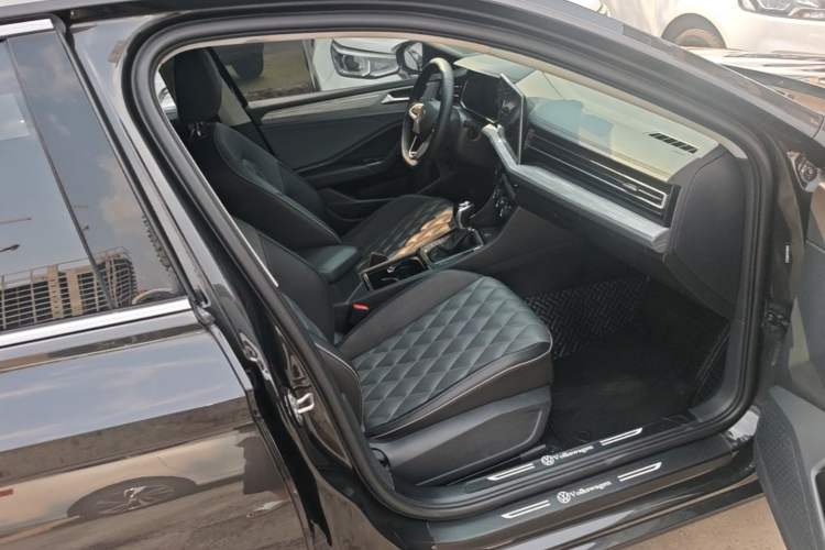 Used Volkswagen Sagitar 2023 300TSI DSG Excellence Edition Right Front Seat