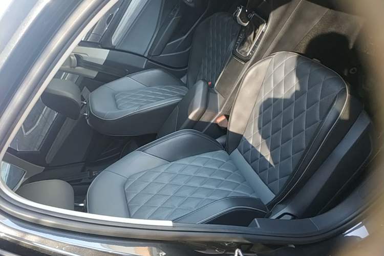 Used Volkswagen Sagitar 2023 300TSI DSG Excellence Edition Right Front Seat