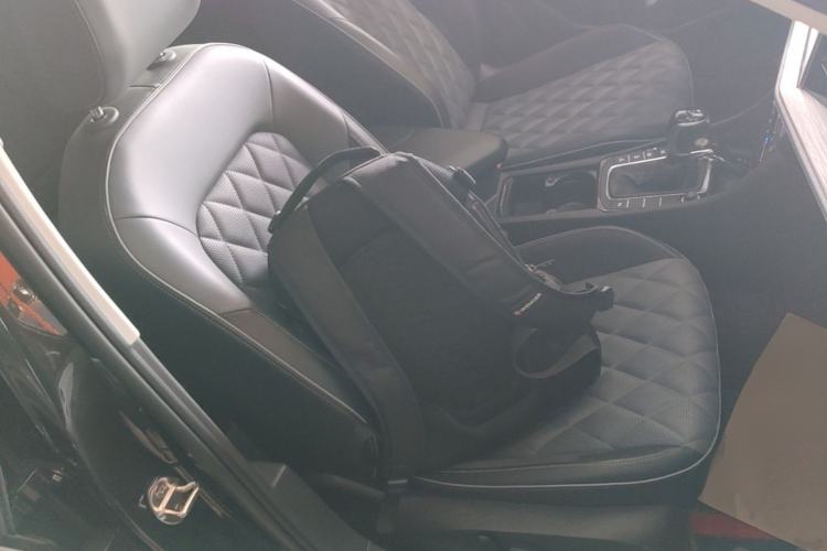 Used Volkswagen Sagitar 2023 300TSI DSG Excellence Edition Right Front Seat