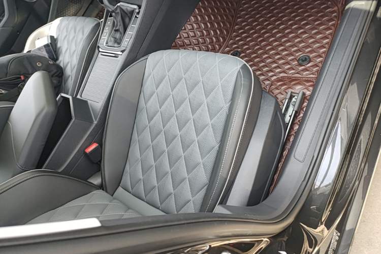Used Volkswagen Sagitar 2023 300TSI DSG Excellence Edition Right Front Seat