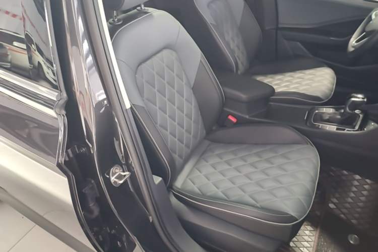 Used Volkswagen Sagitar 2023 300TSI DSG Excellence Edition Right Front Seat