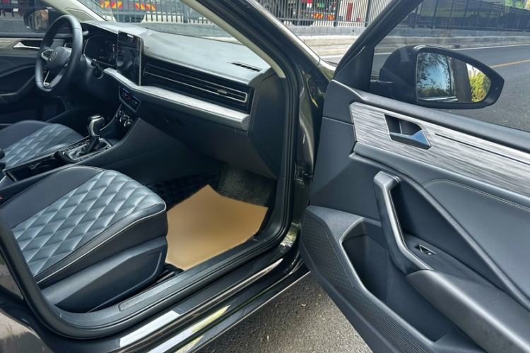 Used Volkswagen Sagitar 2023 300TSI DSG Excellence Edition Right Front Seat