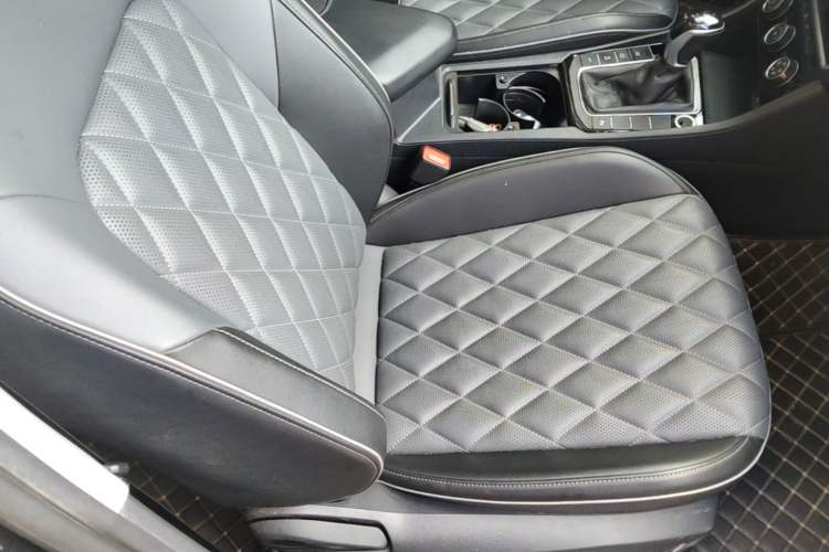 Used Volkswagen Sagitar 2023 300TSI DSG Excellence Edition Right Front Seat