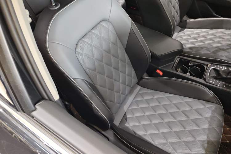 Used Volkswagen Sagitar 2023 300TSI DSG Excellence Edition Right Front Seat