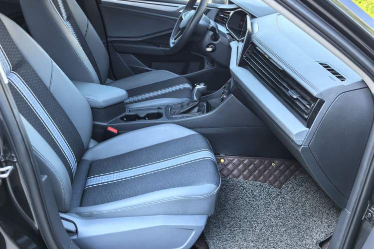 Used Volkswagen Sagitar 2023 300TSI DSG Flyover Edition Right Front Seat