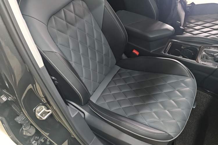 Used Volkswagen Sagitar 2023 300TSI DSG Excellence Edition Right Front Seat