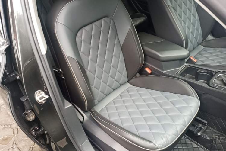 Used Volkswagen Sagitar 2023 300TSI DSG Excellence Edition Right Front Seat
