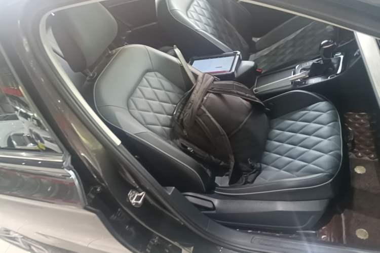Used Volkswagen Sagitar 2023 300TSI DSG Excellence Edition Right Front Seat