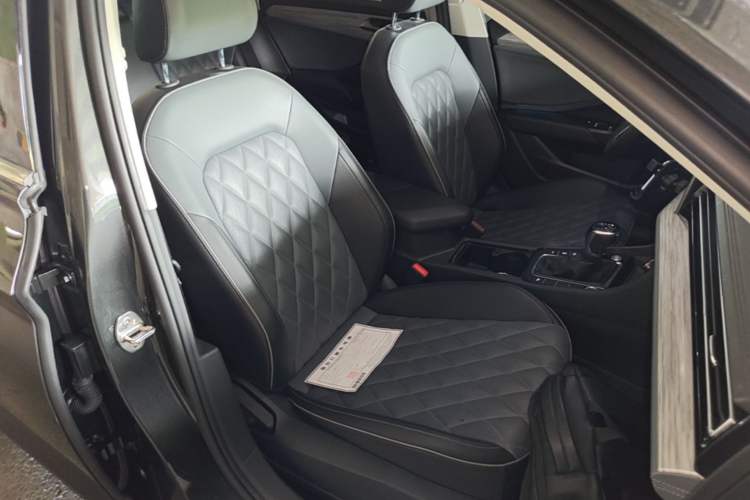 Used Volkswagen Sagitar 2023 300TSI DSG Excellence Edition Right Front Seat