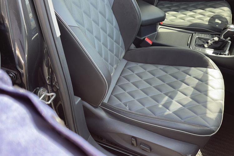 Used Volkswagen Sagitar 2023 300TSI DSG Excellence Edition Right Front Seat