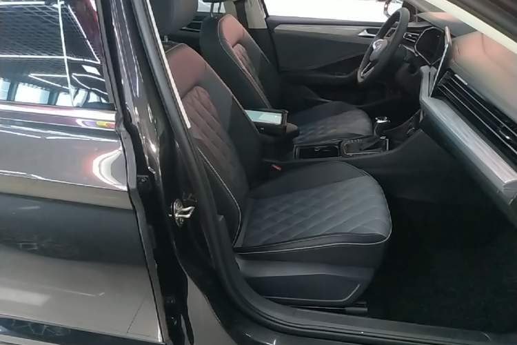 Used Volkswagen Sagitar 2023 300TSI DSG Excellence Edition Right Front Seat