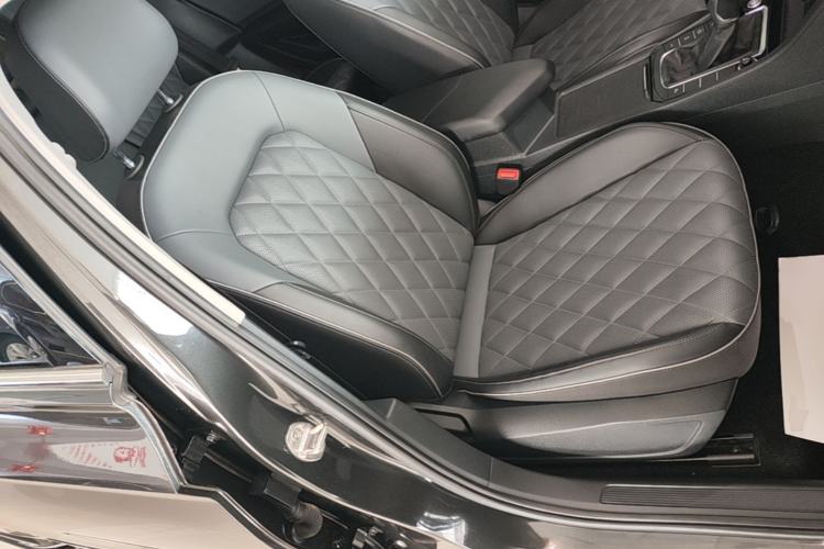 Used Volkswagen Sagitar 2023 300TSI DSG Excellence Edition Right Front Seat