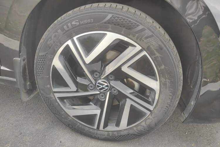 Used Volkswagen Sagitar 2023 300TSI DSG Excellence Edition Right Front Wheel Hub
