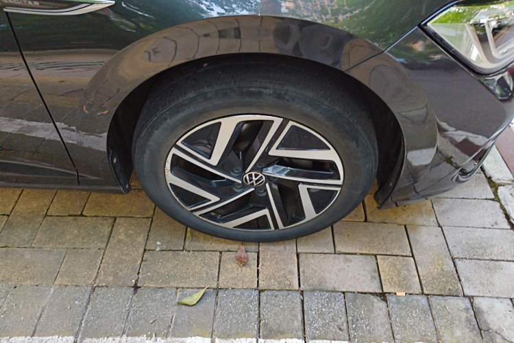 Used Volkswagen Sagitar 2023 300TSI DSG Excellence Edition Right Front Wheel Hub