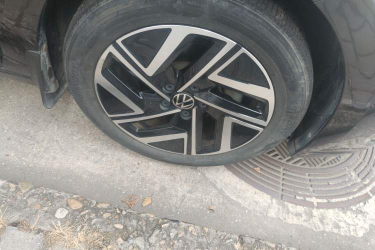 Used Volkswagen Sagitar 2023 300TSI DSG Excellence Edition Right Front Wheel Hub