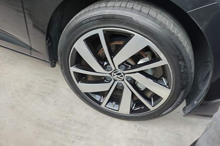 Used Volkswagen Sagitar 2023 300TSI DSG Excellence Edition Right Front Wheel Hub