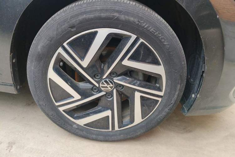 Used Volkswagen Sagitar 2023 280TSI DSG Beyond Lite Edition Right Front Wheel Hub