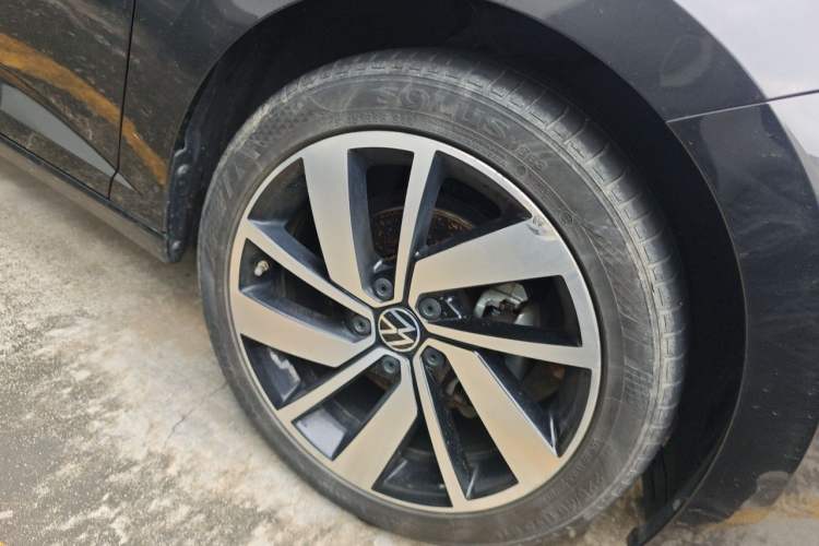Used Volkswagen Sagitar 2023 300TSI DSG Excellence Edition Right Front Wheel Hub