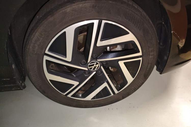 Used Volkswagen Sagitar 2023 280TSI DSG Excellence Plus Edition Right Front Wheel Hub