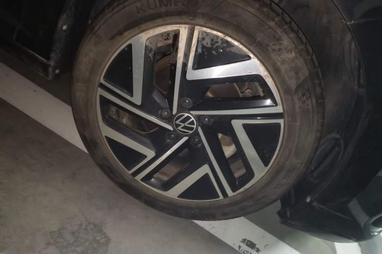 Used Volkswagen Sagitar 2023 280TSI DSG Excellence Edition Right Front Wheel Hub