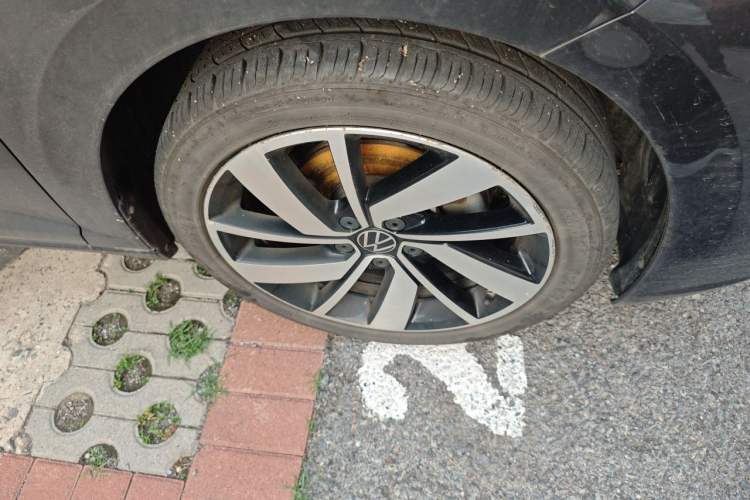Used Volkswagen Sagitar 2023 300TSI DSG Excellence Edition Right Front Wheel Hub