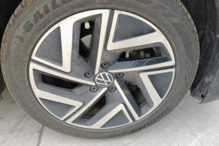 Used Volkswagen Sagitar 2023 300TSI DSG Excellence Edition Right Front Wheel Hub