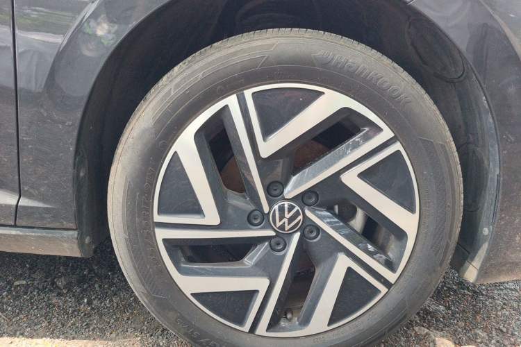 Used Volkswagen Sagitar 2023 300TSI DSG Excellence Edition Right Front Wheel Hub