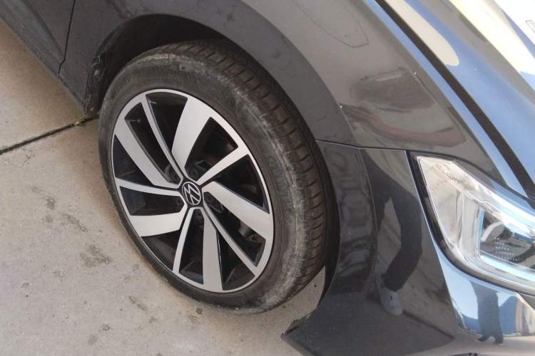 Used Volkswagen Sagitar 2023 300TSI DSG Excellence Edition Right Front Wheel Hub