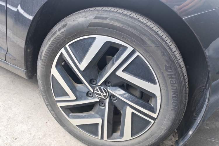 Used Volkswagen Sagitar 2023 300TSI DSG Excellence Edition Right Front Wheel Hub