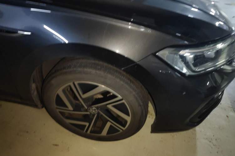 Used Volkswagen Sagitar 2023 280TSI DSG Excellence Edition Right Front Wheel Hub