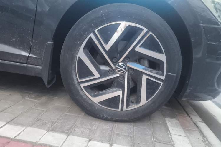 Used Volkswagen Sagitar 2023 300TSI DSG Excellence Edition Right Front Wheel Hub