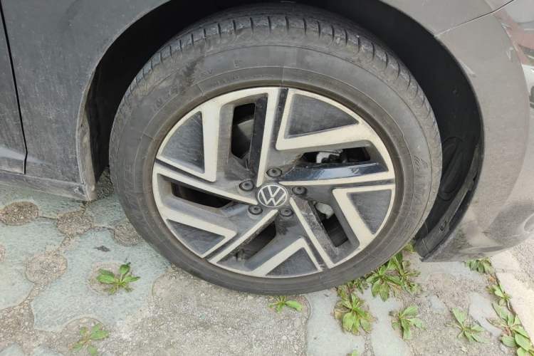 Used Volkswagen Sagitar 2023 300TSI DSG Excellence Edition Right Front Wheel Hub