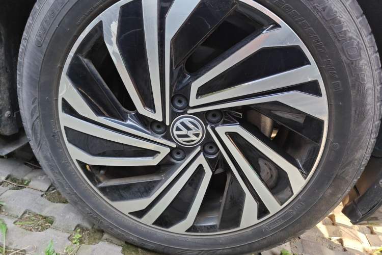Used Volkswagen Sagitar 2023 280TSI DSG Beyond Lite Edition Right Front Wheel Hub