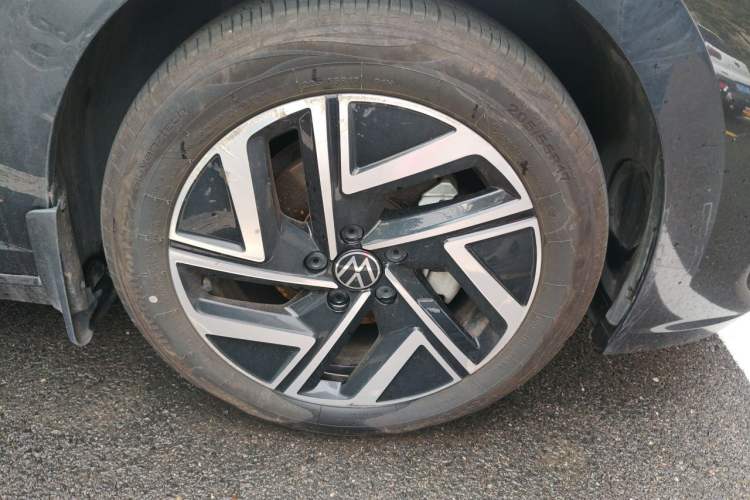 Used Volkswagen Sagitar 2023 280TSI DSG Excellence Edition Right Front Wheel Hub