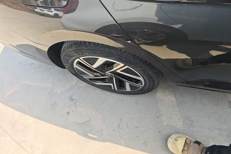 Used Volkswagen Sagitar 2023 300TSI DSG Excellence Edition Right Rear Wheel Hub