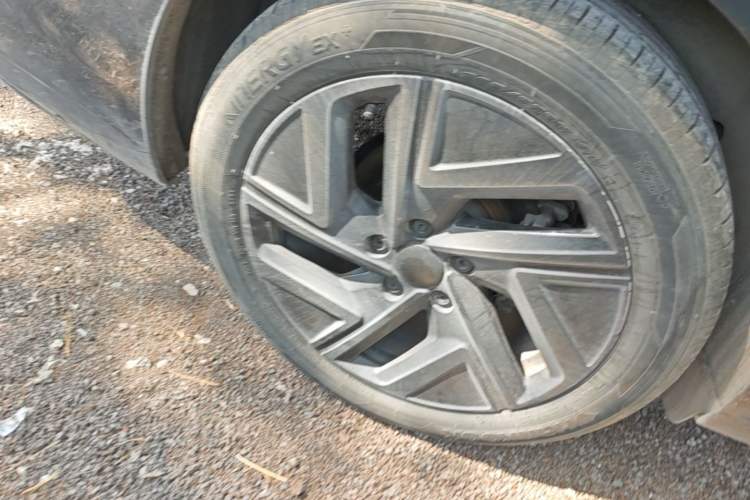 Used Volkswagen Sagitar 2023 280TSI DSG Excellence Plus Edition Right Rear Wheel Hub