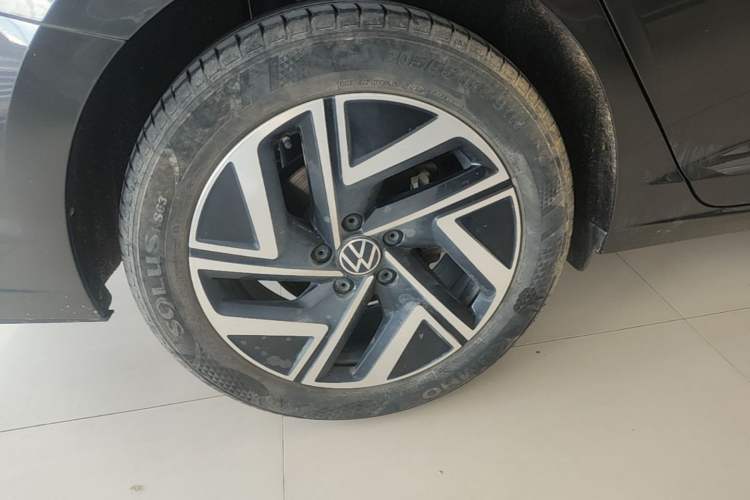 Used Volkswagen Sagitar 2023 300TSI DSG Excellence Edition Right Rear Wheel Hub