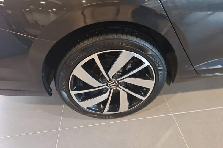 Used Volkswagen Sagitar 2023 300TSI DSG Excellence Edition Right Rear Wheel Hub