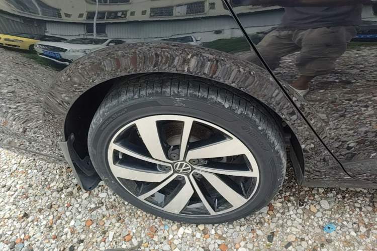 Used Volkswagen Sagitar 2023 300TSI DSG Excellence Edition Right Rear Wheel Hub