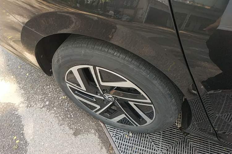 Used Volkswagen Sagitar 2023 300TSI DSG Flyover Edition Right Rear Wheel Hub
