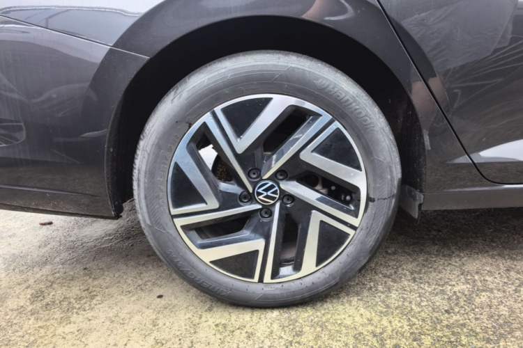 Used Volkswagen Sagitar 2023 300TSI DSG Excellence Edition Right Rear Wheel Hub
