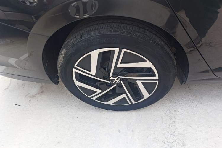 Used Volkswagen Sagitar 2023 300TSI DSG Excellence Edition Right Rear Wheel Hub