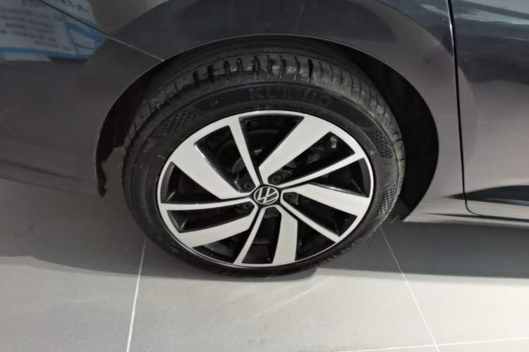 Used Volkswagen Sagitar 2023 300TSI DSG Excellence Edition Right Rear Wheel Hub