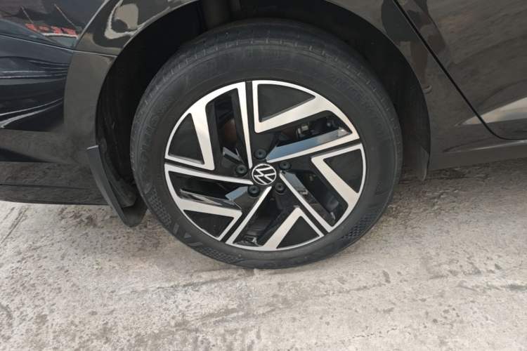 Used Volkswagen Sagitar 2023 300TSI DSG Excellence Edition Right Rear Wheel Hub