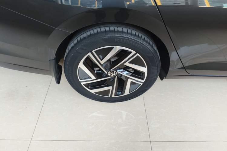 Used Volkswagen Sagitar 2023 300TSI DSG Flyover Edition Right Rear Wheel Hub