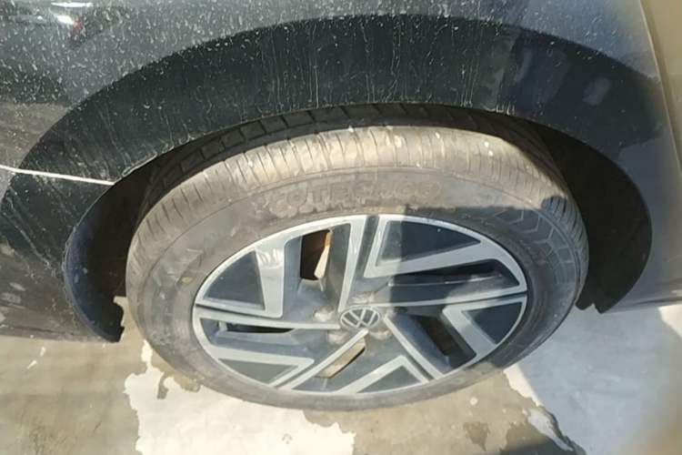 Used Volkswagen Sagitar 2023 300TSI DSG Excellence Edition Right Rear Wheel Hub