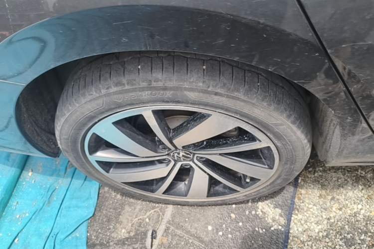 Used Volkswagen Sagitar 2023 300TSI DSG Excellence Edition Right Rear Wheel Hub