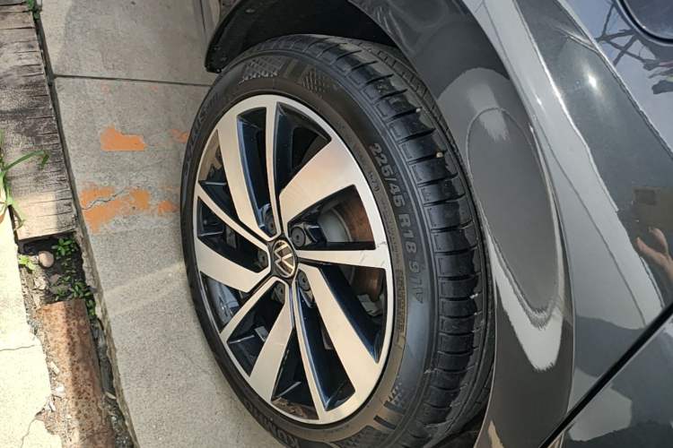 Used Volkswagen Sagitar 2023 300TSI DSG Excellence Edition Right Rear Wheel Hub
