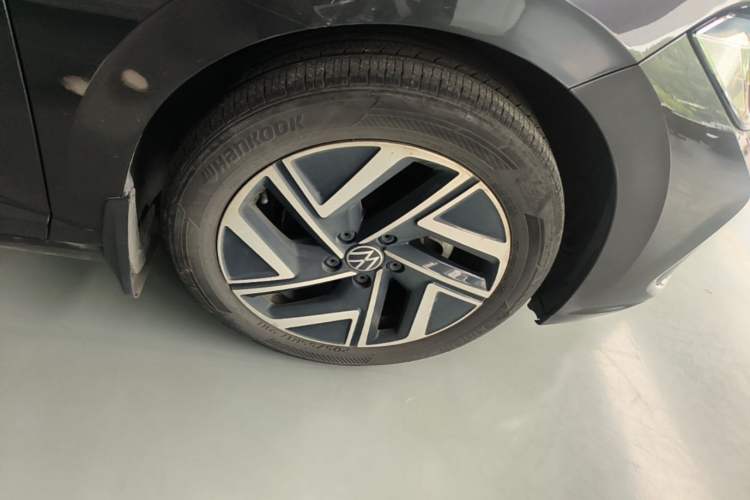 Used Volkswagen Sagitar 2023 300TSI DSG Excellence Edition Right Rear Wheel Hub